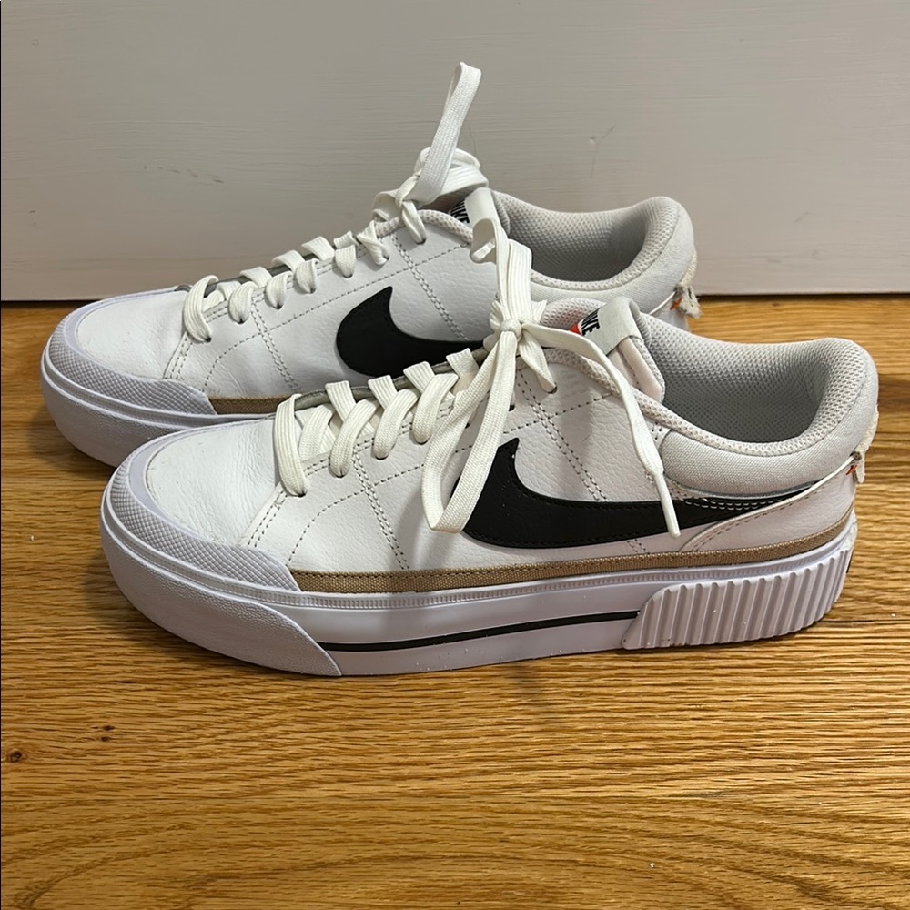 Nike Court Legacy Lift Sneakers